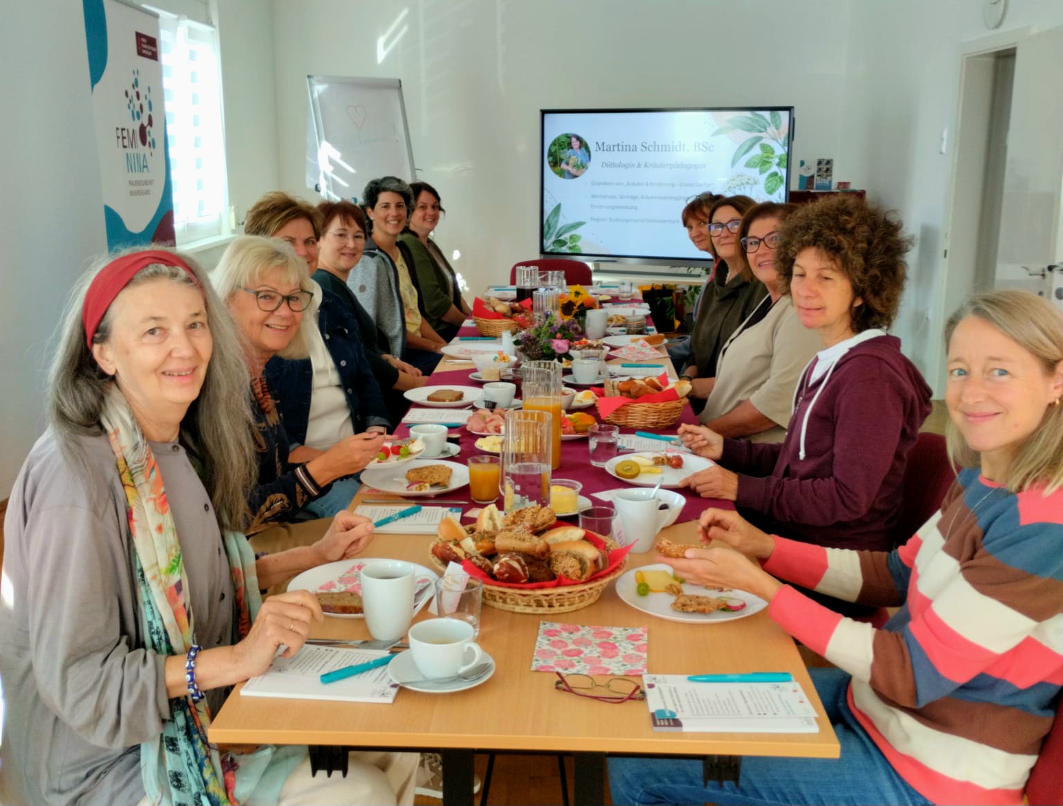 Gruppenfoto Frauenfruehstueck Guessing